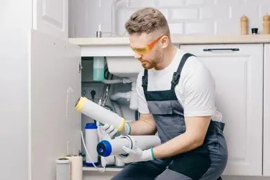 Replacing RO filters for clean water